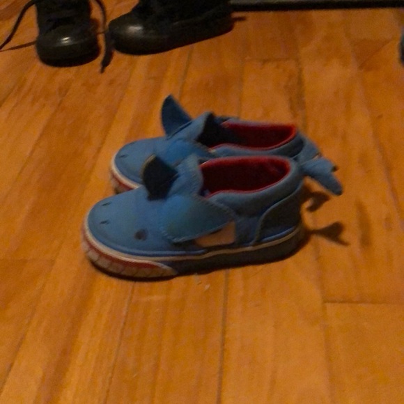 Shark Vans - Picture 2 of 4